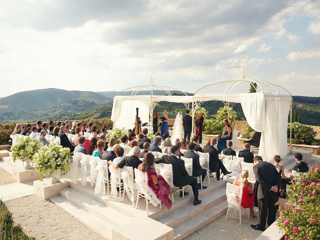 wedding ceremony in Tuscany