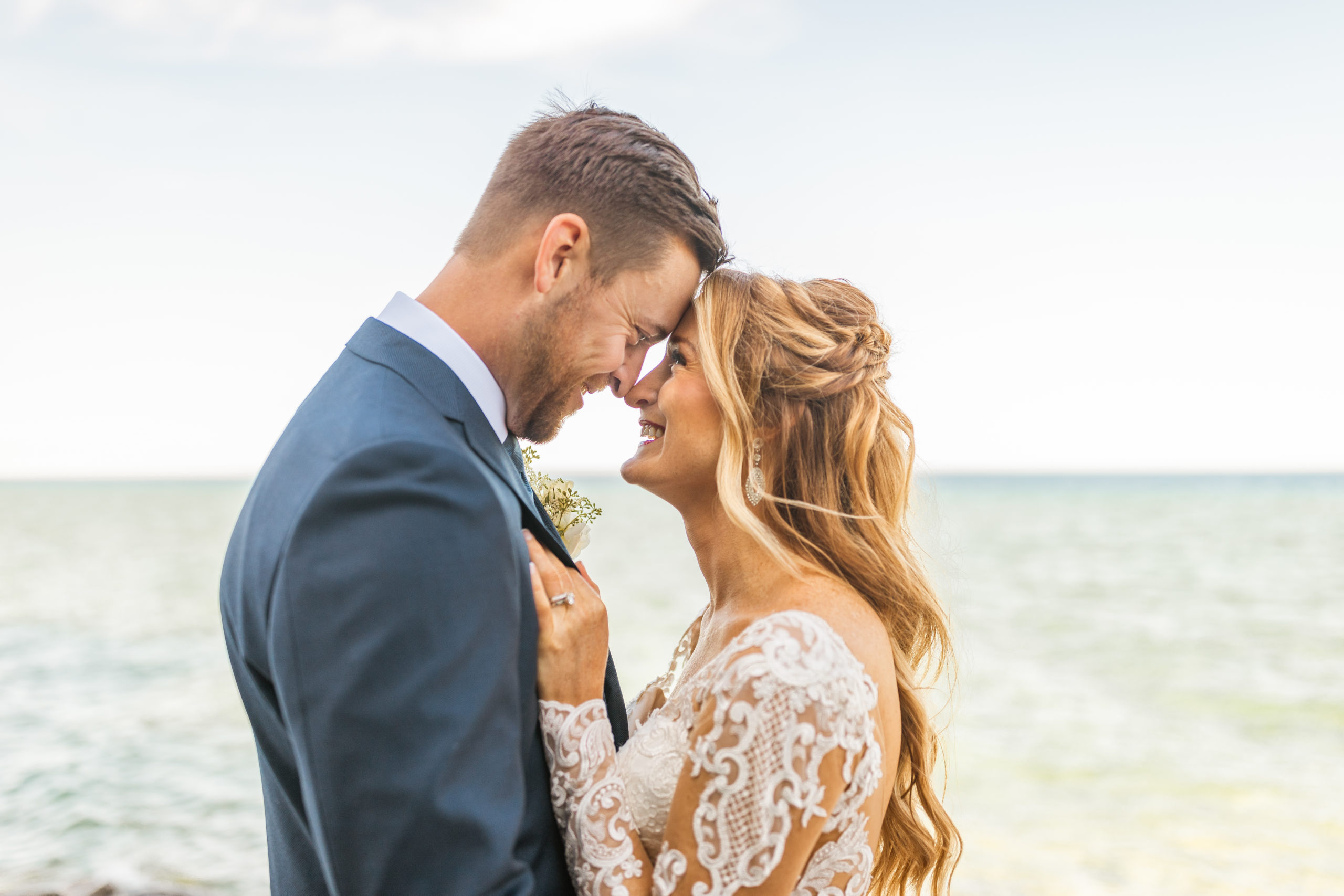 bride and groom wedding photos at Lake Michigan 