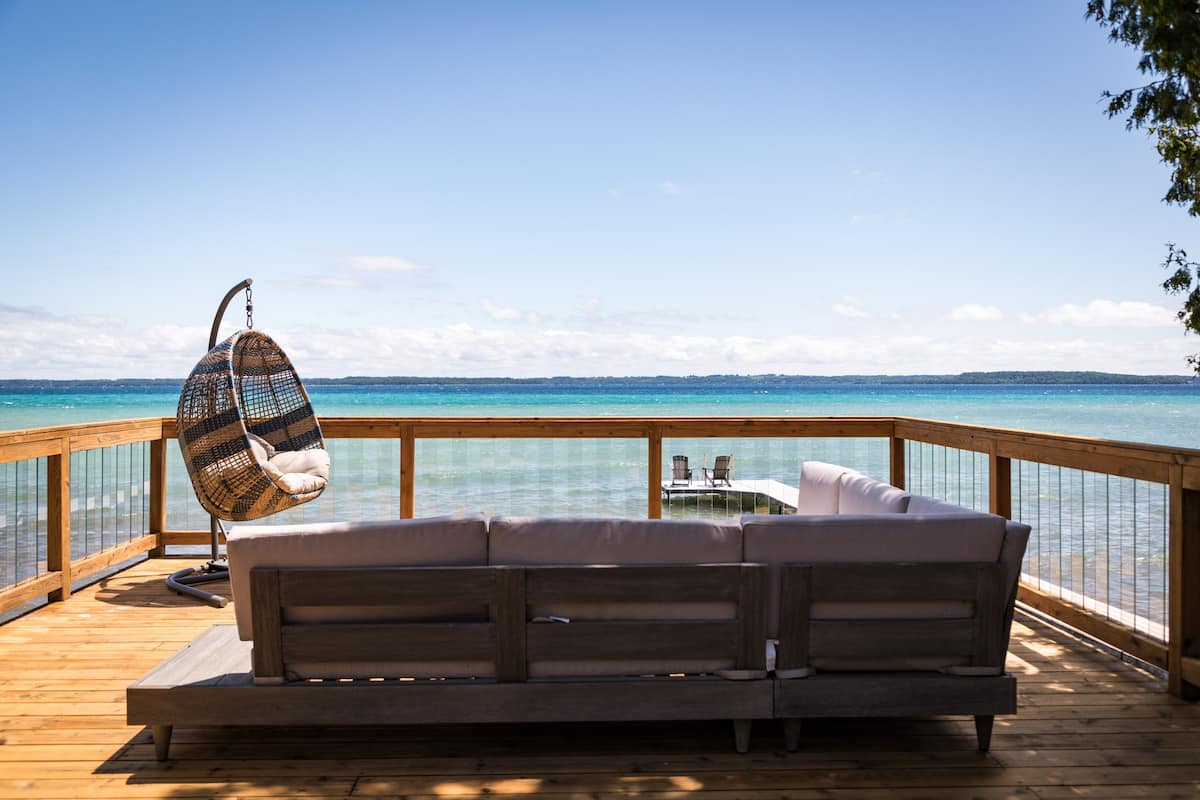 Best Airbnbs in Michigan for Weddings & Elopements